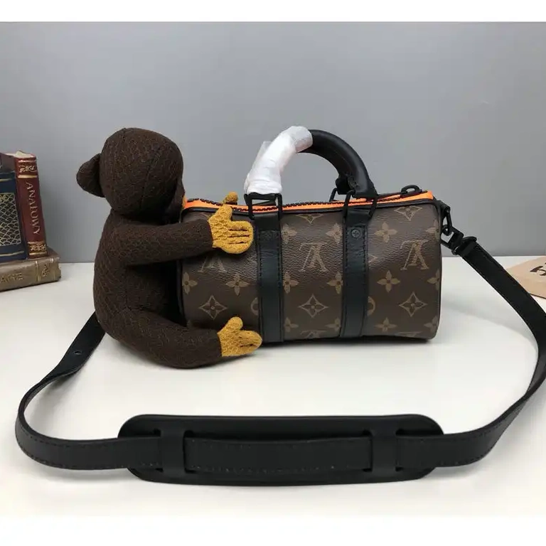 LV 2204DJ0025 Bag 0523